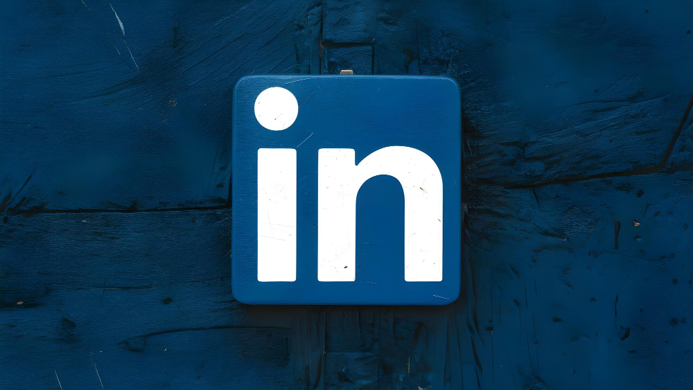 Skill-based job alerts on LinkedIn help users find tailored job opportunities.