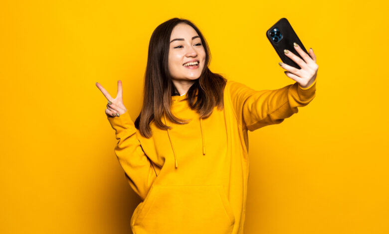 A visual representation of Snapchat’s programmatic AR ads designed for retailers, showcasing interactive features.