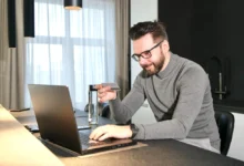 Google Ads outage disrupts campaigns and affects ad performance.