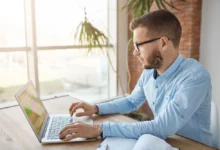 Google Shopping Ads interface showing integrated seller and product ratings.