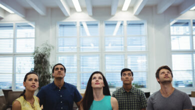 A graph showing the growth of influencer marketing reaching $25 billion.