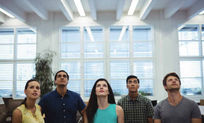 A graph showing the growth of influencer marketing reaching $25 billion.