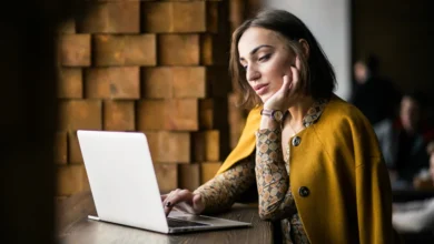 LinkedIn interface showing AI assistant features designed for recruiters.