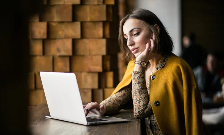 LinkedIn interface showing AI assistant features designed for recruiters.