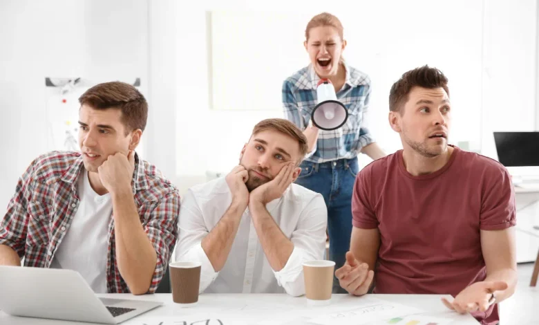 LinkedIn interface showing tips for effective posting, highlighting do’s and don’ts for professional content.