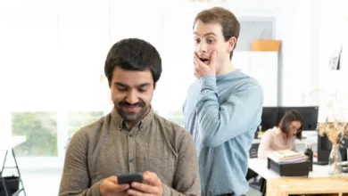 LinkedIn adds a new revolving slideshow option for profile banner images, enhancing profile customization.