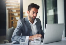 LinkedIn infographic offering tips for creating engaging short-form video content for professional audiences.