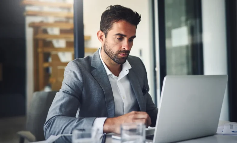 LinkedIn infographic offering tips for creating engaging short-form video content for professional audiences.