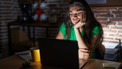 Facebook introduces AI-driven ad copy suggestions for improved ad performance.