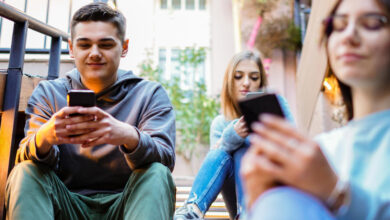 Pinterest integrates AI chatbots to assist with shopping, enhancing user experience.