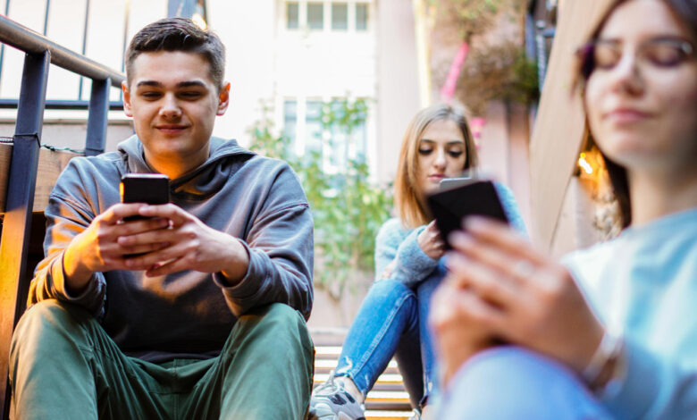 Pinterest integrates AI chatbots to assist with shopping, enhancing user experience.