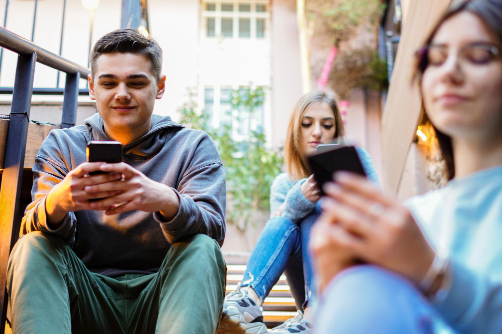 Pinterest integrates AI chatbots to assist with shopping, enhancing user experience.