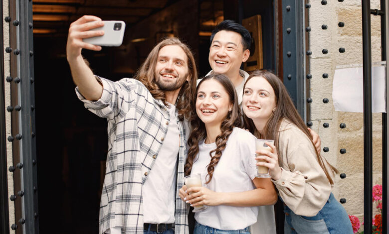 Snapchat Streak Ads for daily interaction with users