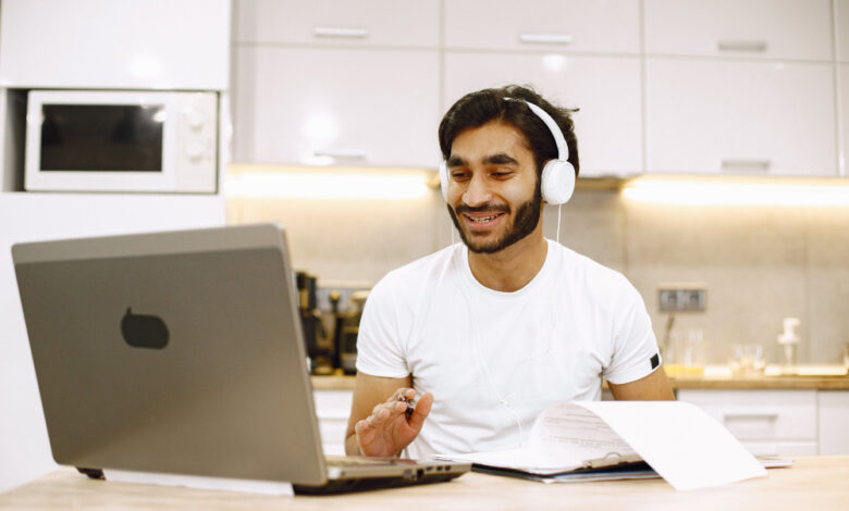 Facebook expands monetization options for Reels, offering new ways for creators to earn revenue.