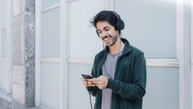 Meta Ads Manager interface showcasing AI-powered multilingual auto-translation feature