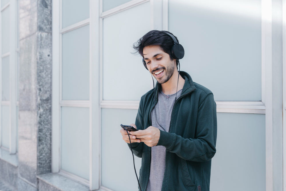 Meta Ads Manager interface showcasing AI-powered multilingual auto-translation feature