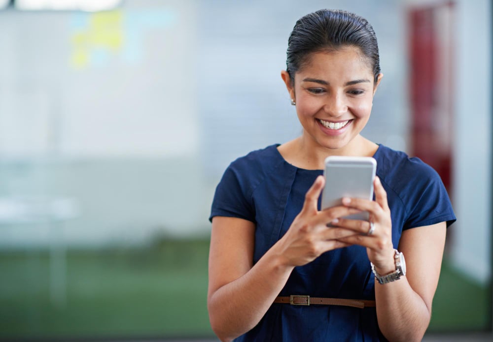 Twitter image carousel ad with swipeable cards